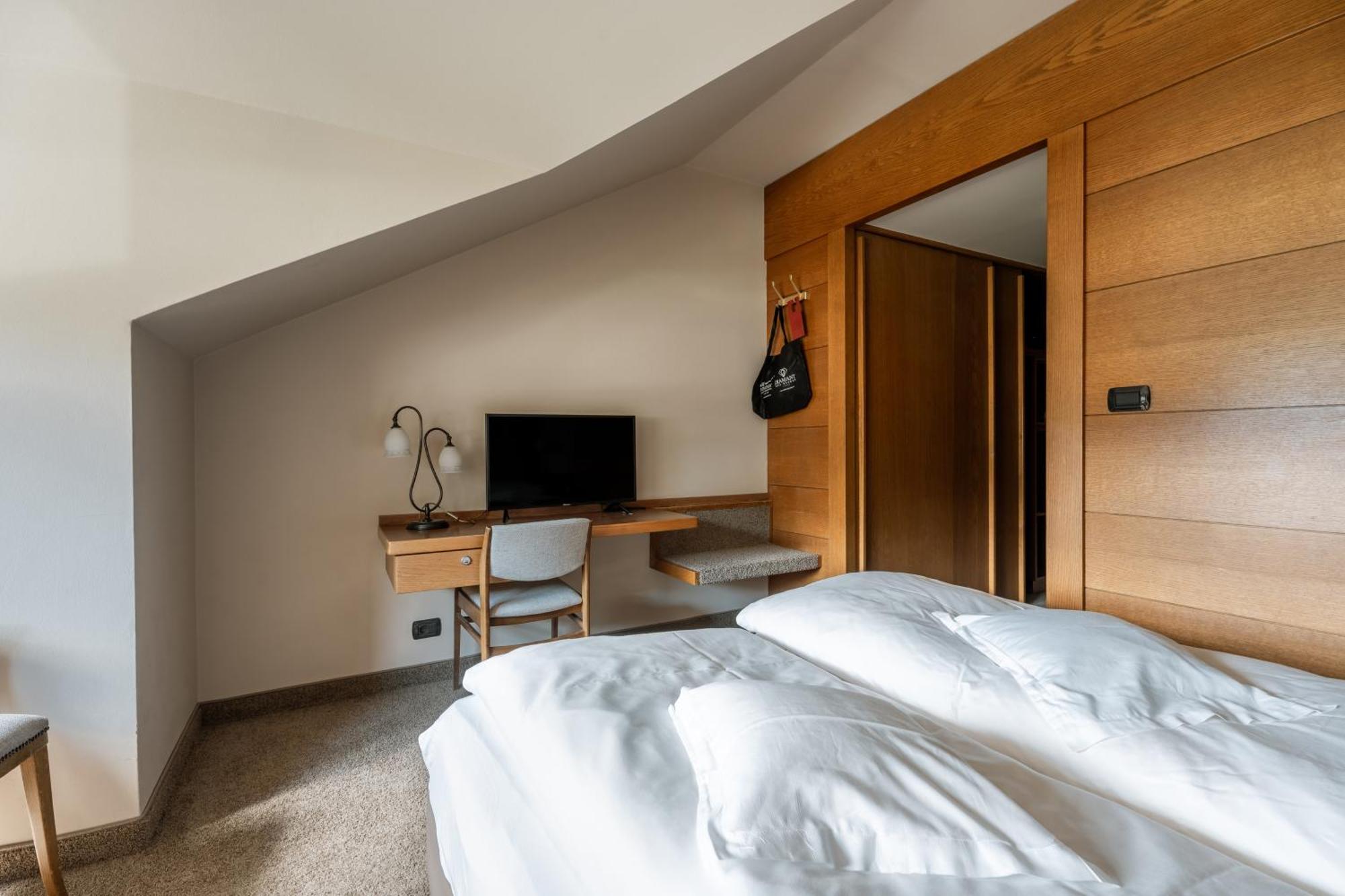 Dominik Alpine City Wellness Hotel - Adults Only 布列瑟农 外观 照片
