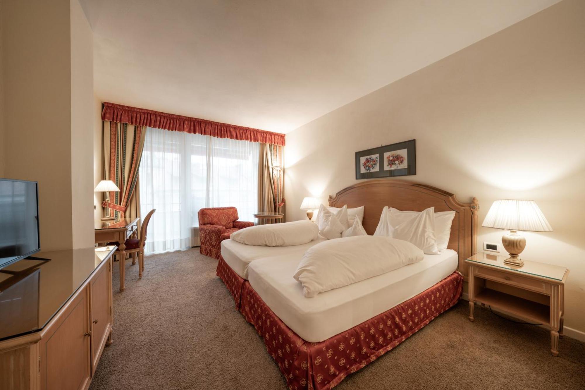 Dominik Alpine City Wellness Hotel - Adults Only 布列瑟农 外观 照片
