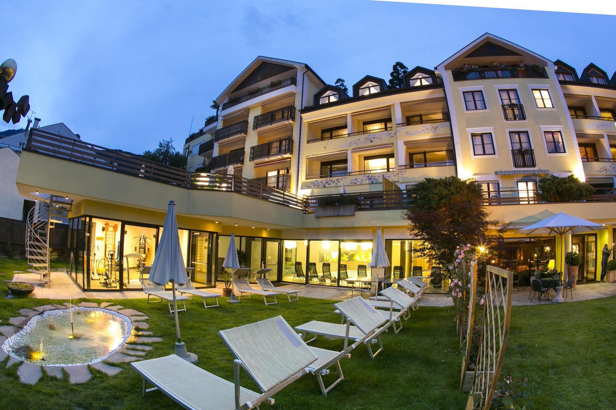 Dominik Alpine City Wellness Hotel - Adults Only 布列瑟农 外观 照片